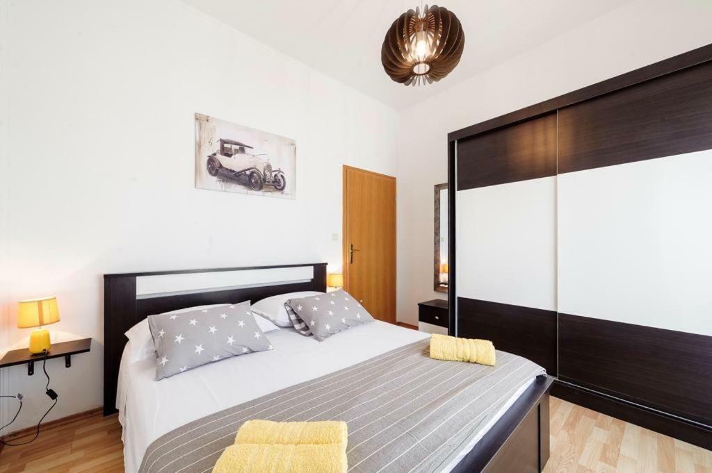 Kalauz Rooms Lozovac Buitenkant foto
