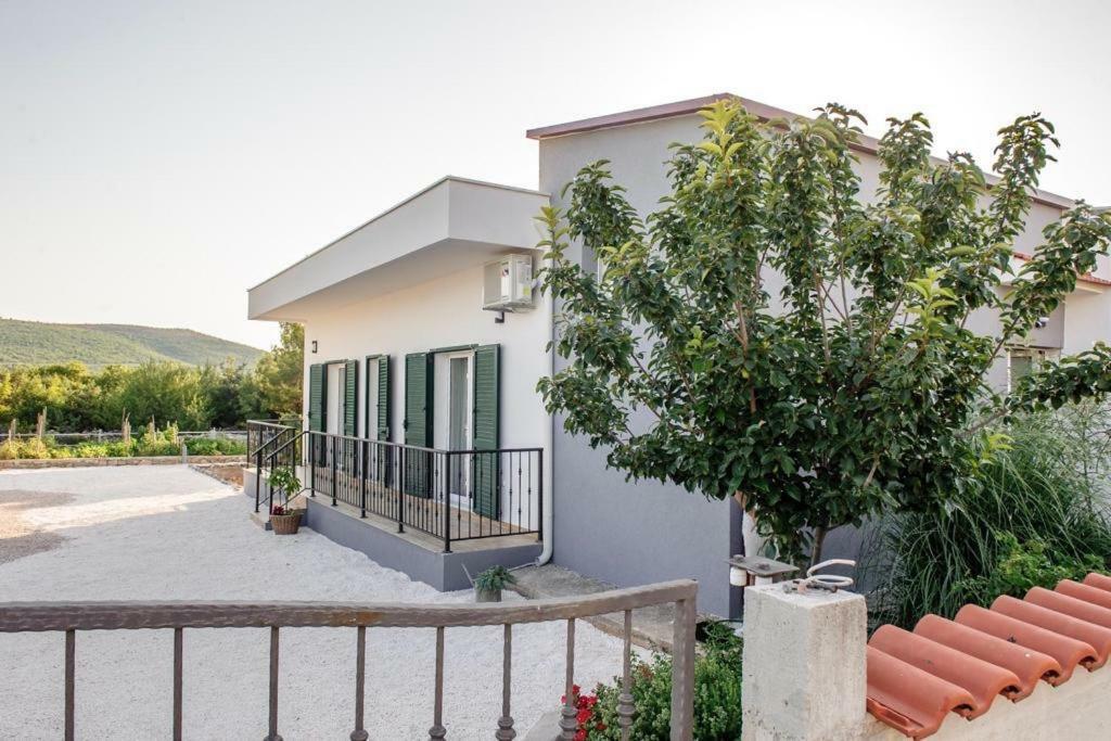 Kalauz Rooms Lozovac Buitenkant foto